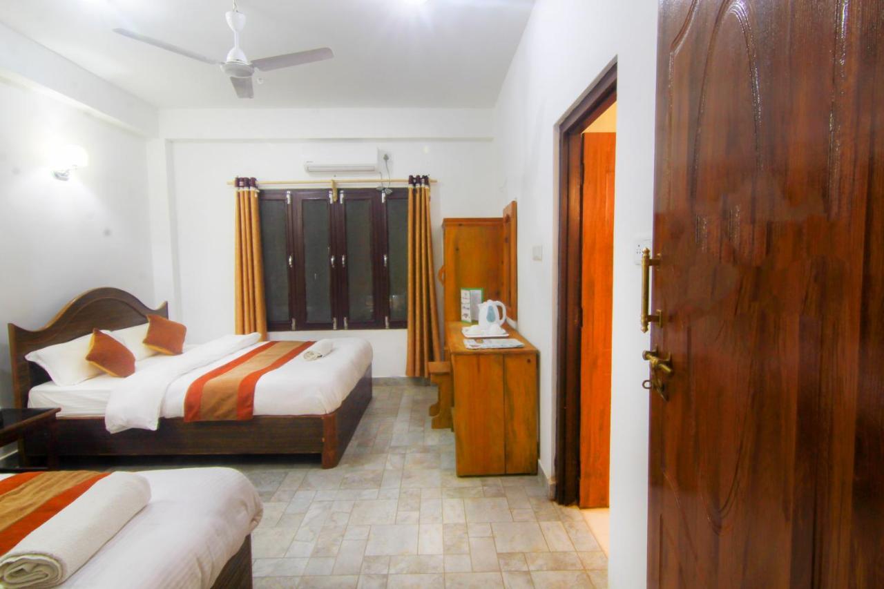 Hotel Chitwan Park Village Sauraha Exterior foto